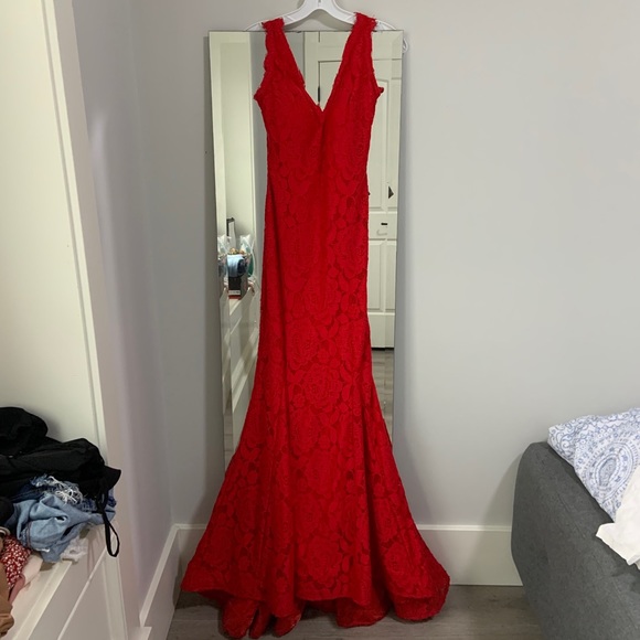 Red Lace gown - Picture 2 of 6